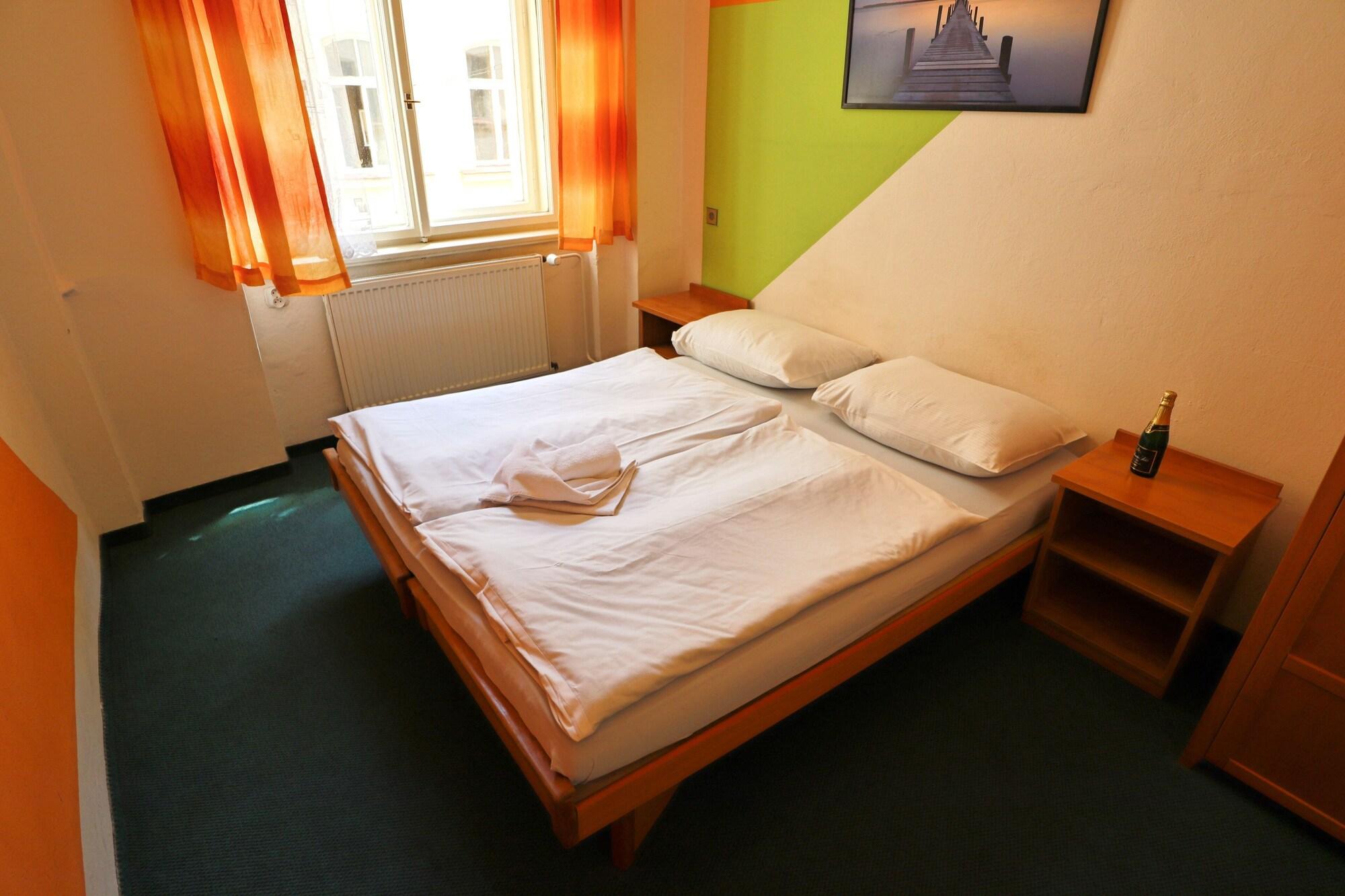 A Plus Hostel - Centrum Praag Buitenkant foto