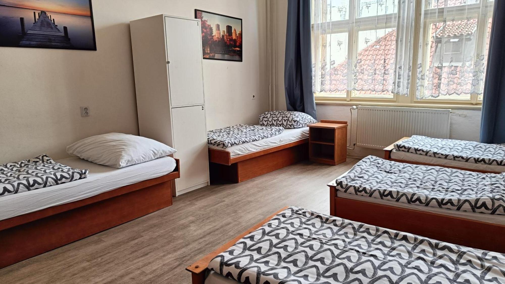 A Plus Hostel - Centrum Praag Buitenkant foto